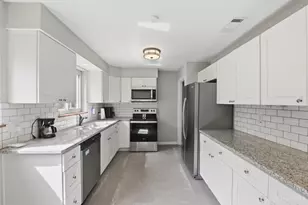 8710 Mockingbird Ln, Springfield Township, OH 45231 - Photo 13