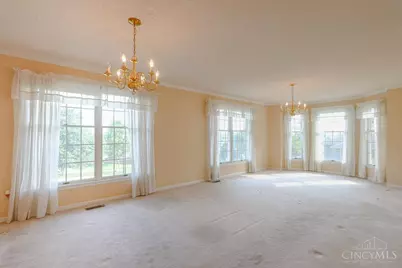 560 Leo Drive, Hamilton, OH 45013 - Photo 5
