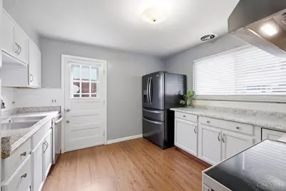8785 Mockingbird Lane, Springfield Township, OH 45231 - Photo 11