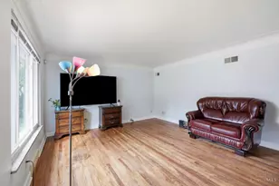 8785 Mockingbird Ln, Springfield Township, OH 45231 - Photo 5
