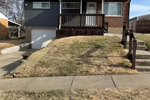 2158 Faywood Dr, Green Township, OH 45238 - Photo 1