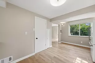 2879 St Catherine Pl, Cincinnati, OH 45211 - Photo 5