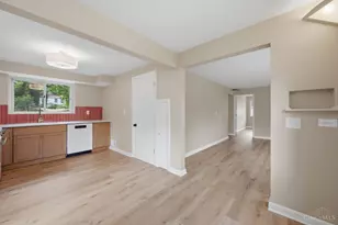 2879 St Catherine Pl, Cincinnati, OH 45211 - Photo 9