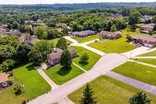 6827 Perinwood Dr, Green Township, OH 45248 - Photo 37