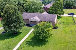 6827 Perinwood Dr, Green Township, OH 45248 - Photo 35