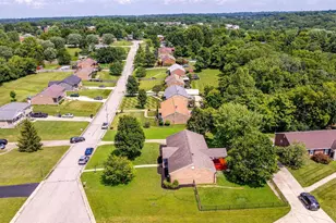 6827 Perinwood Dr, Green Township, OH 45248 - Photo 39