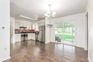 8831 Twincreek Dr, Franklin Township, OH 45005 - Photo 9