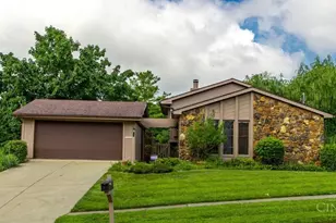 121 Farmington Dr, Hamilton, OH 45013 - Photo 1