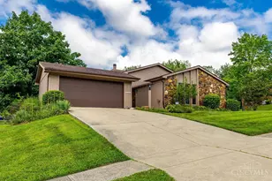 121 Farmington Dr, Hamilton, OH 45013 - Photo 1