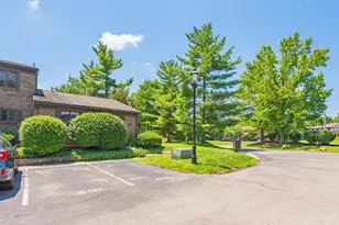 491 Halifax Cir, Union Township, OH 45244 - Photo 5