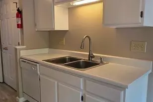 5592 Regimental Pl, Cincinnati, OH 45239 - Photo 9