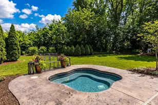 8067 Hunters Ridge Dr, West Chester, OH 45069 - Photo 9