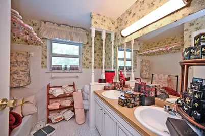 741 Woodfield Drive, Cincinnati, OH 45231 - Photo 35