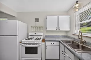 518 Rentz Pl, Delhi Township, OH 45238 - Photo 9