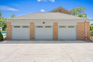 436 Heathgate Rd, Anderson Township, OH 45255 - Photo 5