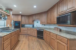 220 Linden Dr, Wyoming, OH 45215 - Photo 13