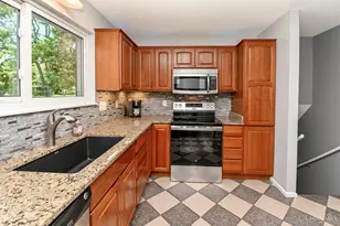 8004 Honeysuckle Ln, West Chester, OH 45069 - Photo 15