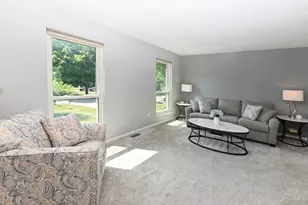 8004 Honeysuckle Ln, West Chester, OH 45069 - Photo 7