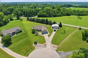 2814 Katie Dr, Turtle Creek Township, OH 45036 - Photo 3