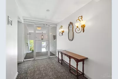 880 Rue De La Paix #A24, Cincinnati, OH 45220 - Photo 5