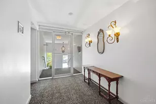 880 Rue De La Paix, Cincinnati, OH 45220 - Photo 5