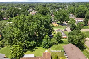 847 Sabino Ct, Springfield Township, OH 45231 - Photo 3