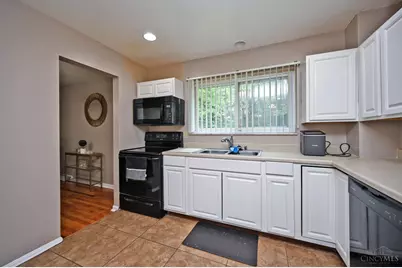 6586 S Oak Knoll Drive, Cincinnati, OH 45224 - Photo 17
