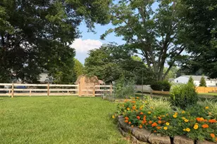 6080 Peachview Dr, Green Township, OH 45247 - Photo 3