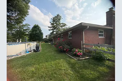 6080 Peachview Dr, Green Township, OH 45247 - Photo 5