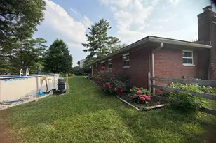 6080 Peachview Dr, Green Township, OH 45247 - Photo 5