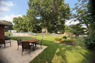 6080 Peachview Dr, Green Township, OH 45247 - Photo 7
