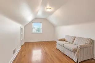 8294 Daly Rd, Springfield Township, OH 45231 - Photo 15