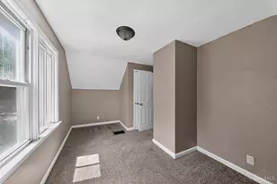 1911 Ashbrook Dr, Cincinnati, OH 45238 - Photo 7