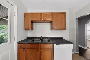 1911 Ashbrook Dr, Cincinnati, OH 45238 - Photo 13