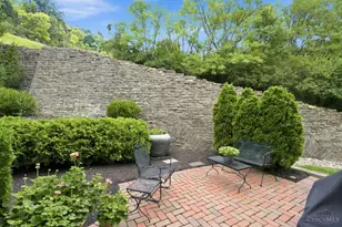 1498 Riverside Dr, Cincinnati, OH 45202 - Photo 3