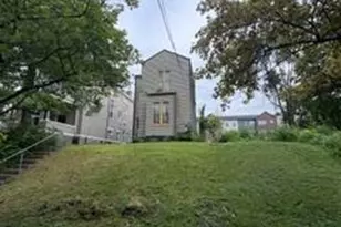 663 June St, Cincinnati, OH 45206 - Photo 3