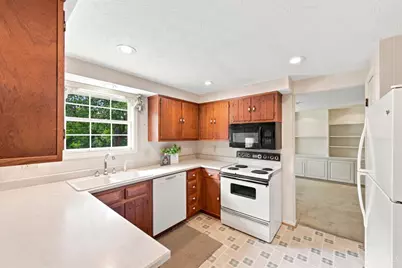 4938 Bonaventure Court, Cincinnati, OH 45238 - Photo 7