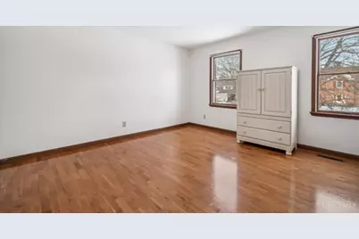 7489 Fitzroy Court, West Chester, OH 45241 - Photo 9