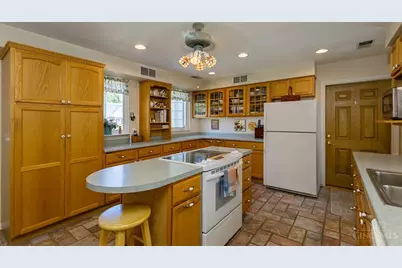 1711 Flora Avenue, Cincinnati, OH 45231 - Photo 13