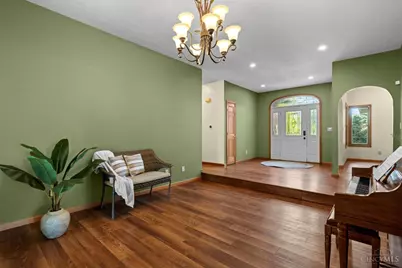 837 Leslie Drive, Washington Township, OH 45177 - Photo 9