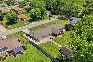 1080 Heathshire Dr, Centerville, OH 45459 - Photo 9