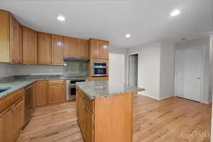 8092 Thistlewood Dr, West Chester, OH 45069 - Photo 13