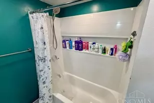 6121 Connie Ln, Green Township, OH 45233 - Photo 17