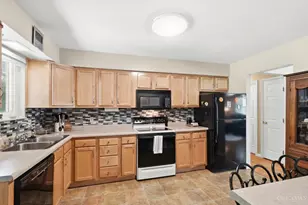 296 Beechridge Dr, Springfield Township, OH 45216 - Photo 11