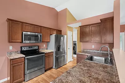 1079 Spruce Glen, Hamilton Township, OH 45152 - Photo 13