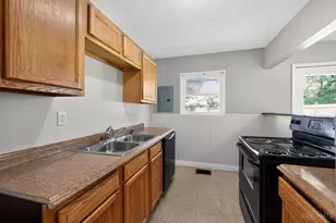 8745 Daly Rd, Springfield Township, OH 45231 - Photo 11