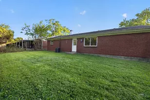 1959 Lotushill Dr, Springfield Township, OH 45240 - Photo 7