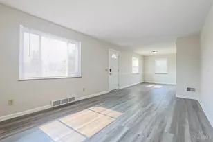 556 Grandin Ave, Springdale, OH 45246 - Photo 5