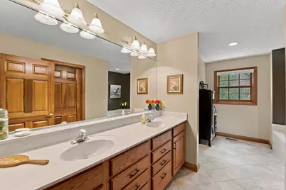 6226 Swanbrook Lane, Delhi Township, OH 45233 - Photo 23