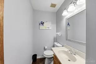 818 Clearfield Ln, Springdale, OH 45240 - Photo 9